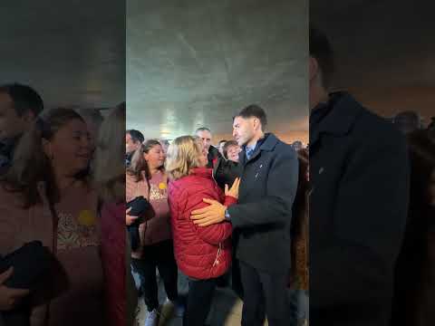Pullaro visita las escuelas de Hughes, su pueblo natal.