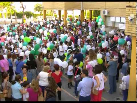 Padres y alumnos del Sierra Bermeja apoyan a su director
