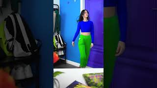Download lagu OMG She was so scared!🤣 || CRAZY PRANK with a hole in the mattress #shorts mp3