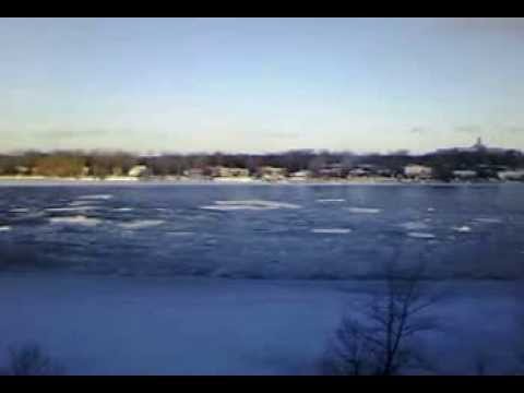 V0836 30 12 13 Henri voit glace....