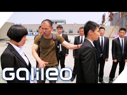 Bodyguard-Ausbildung für Frauen in China | Galileo | ProSieben