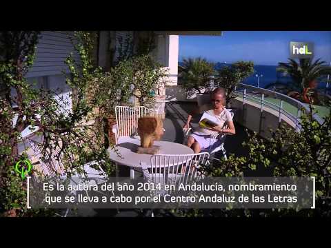 Maria Victoria nació en 1931 en Málaga. Comenzó leyendo a Bécquer y a Rubén Dario y a los 19 años empezó a escribir