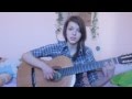 Девушка поет и играет на гитаре(песня собственного сочинения) 