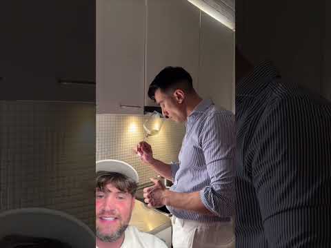 I CAN NEVER FOCUS WHEN 🎥CedrikLorenzen is cooking #shorts