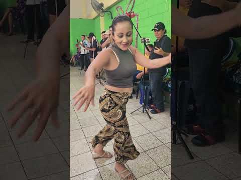 #music #folklore #dance #huaynoayacuchano #cumbia #huapangosperros #huapangos #live