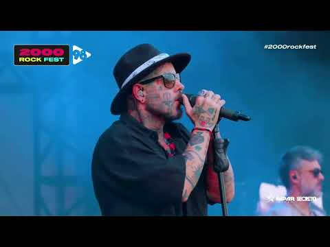 Detonautas tocando O inferno são os outros no 2000 Rock Fest 2024