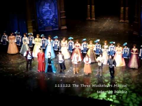 [FanCam] 111122 The Three Musketeers Musical Curtain Call