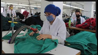 Pandemi ile Savaşan Sağlık Ordusunu Onlar Giydiriyor