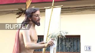 Spain: Jesus and the Virgin Mary race for Easter in beautiful spectacle