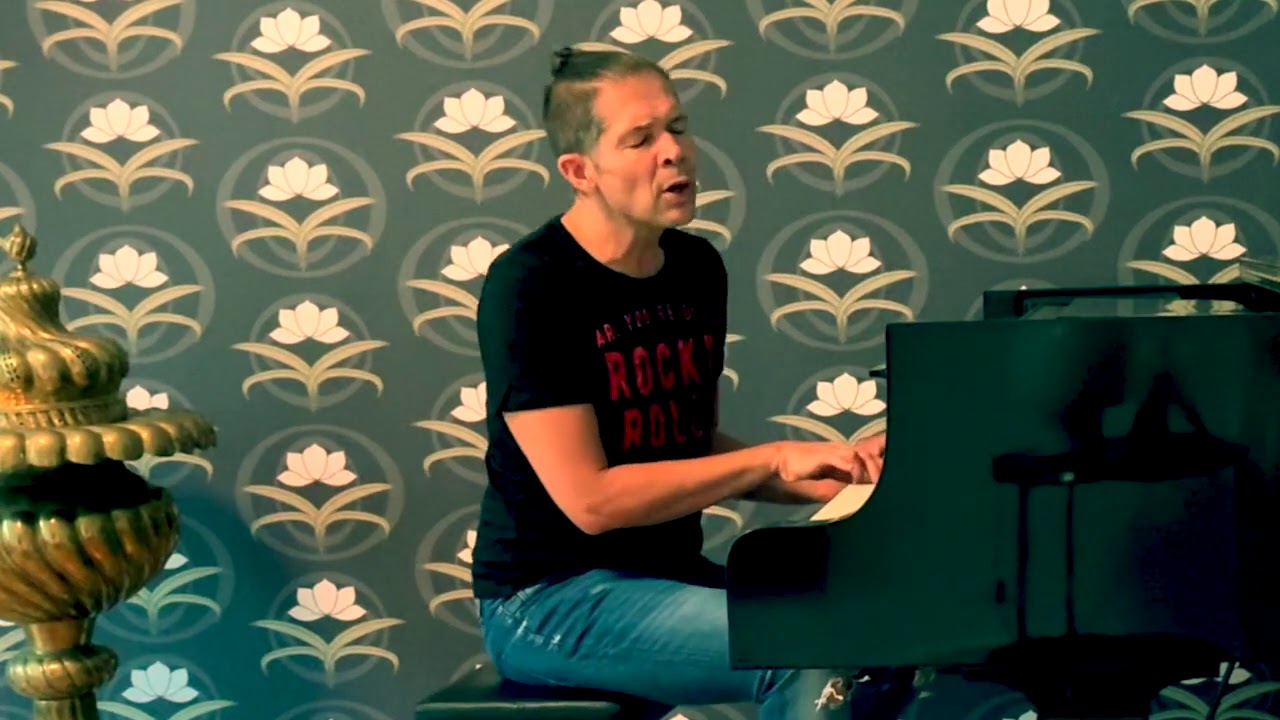 michael sings 17 AGAIN (Eurythmics, 1999)