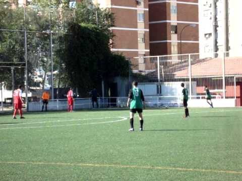 Minuto 32. Ocasión de Hafid para el Juventud Elipa