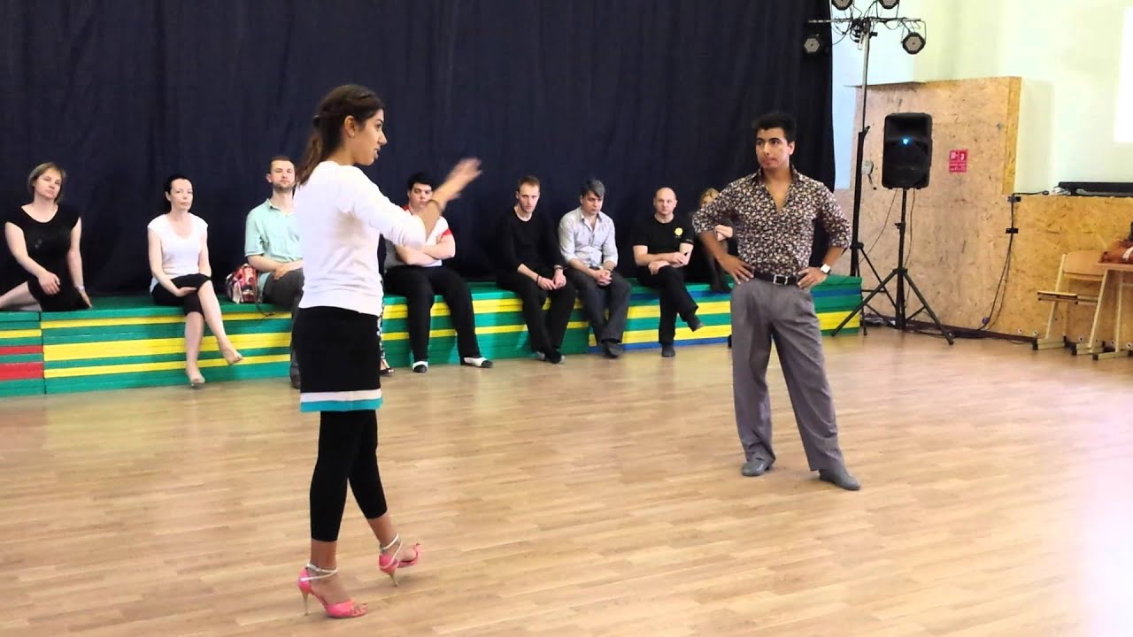Sebastián Achaval and Roxana Suarez - Figures in tight space, argentine tango lesson (2014 Riga, LV)