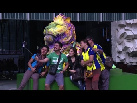 Hong Kong , leoni multicolori da Hcbc per i diritti dei gay