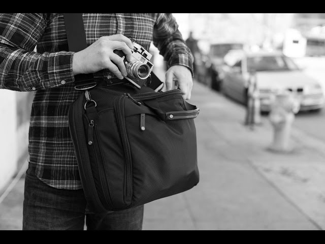 Video teaser for Saddle Pro | Expandible premium laptop briefcase