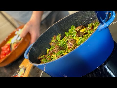 Берёте Картошку, лук и баклажан и через пол часа у вас шикарное Блюдо, от которого вас не оторвать!