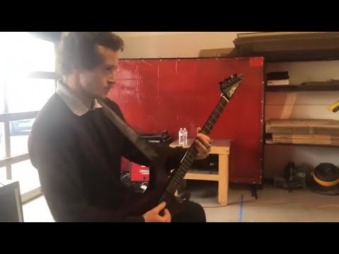 Joseph Quinn Playing MASTER OF PUPPETS by Metallica | Stranger Things