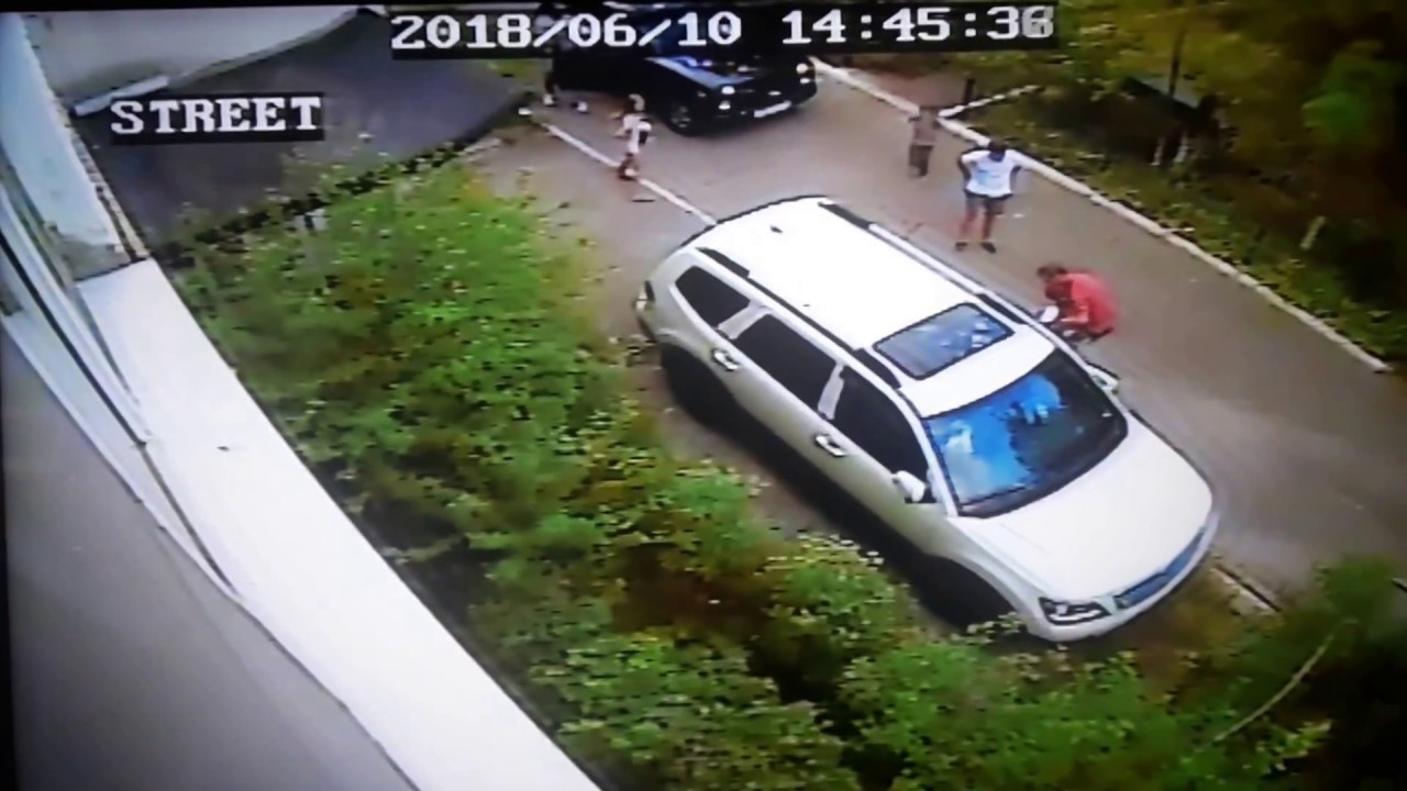 Автомобиль сбил девочку во дворе в Новороссийске