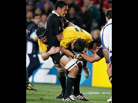 Jerome Kaino Manhandles Digby Ioane