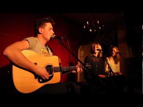 Douwe Bob - Standing Here Helpless