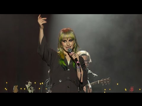 Hayley Williams of Paramore covering the Bjork song All Is Full of Love - Los Angeles - Feb. 5, 2025