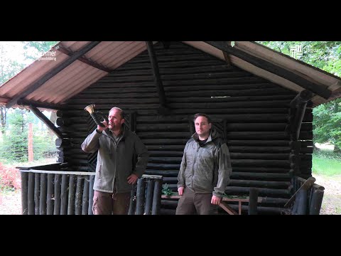The hunting instructors Roman and Jan hunting horn signals for the oral hunter's exam
