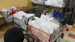 Recortes en la ayuda alimentaria en EE. UU., las despensas se preparan para más demanda