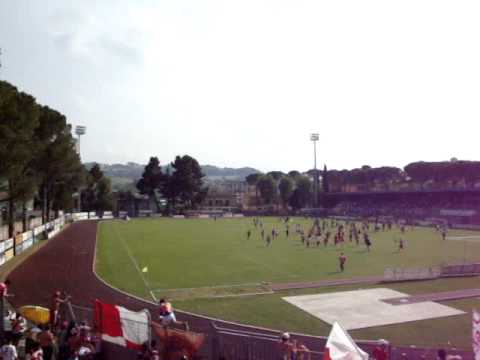 PRO VASTO 2 - TOLENTINO 1  IL RIGORE E LA BOLGIA DELLA CURVA BIANCOROSSA