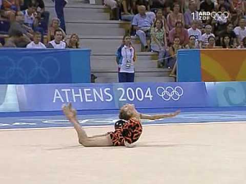 Elizabeth Paisieva w/ Ball @ '04 Athens OG