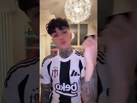 "Tiki-Taka Beşiktaş" şarkısıyla ünlenen Niky Savage, Beşiktaş formasıyla video paylaştı.