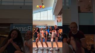 Download lagu Hal-hal yang kita lakukan di mal🤣 #lucu #menari #ngobrol #teman #fyp #celana pendek #untukmu #mal @Al_xa mp3