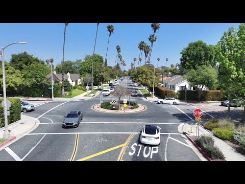 Tesla FSD (Supervised) on Roundabout with STOP SIGNS