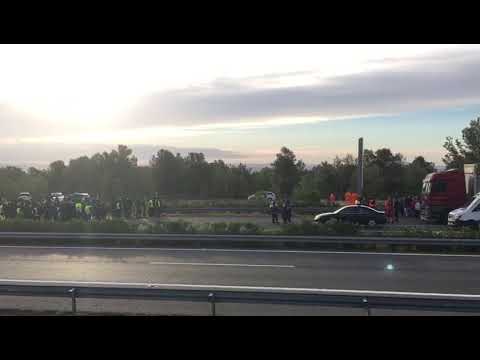 Corte de carretera en la AP7 en Vandellòs