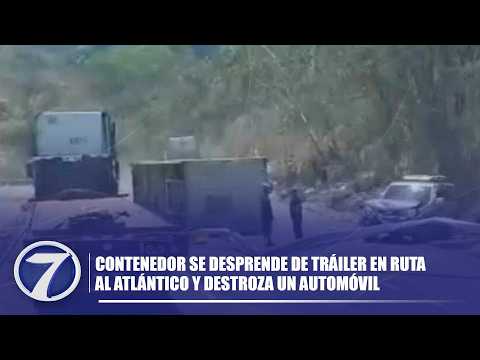 Contenedor se desprende de tráiler en Ruta al Atlántico y destroza un automóvil