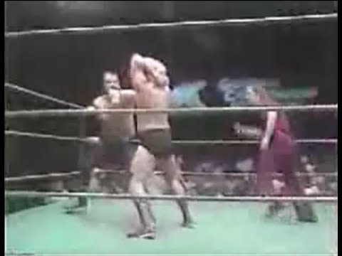Stan the Man Stasiak catches Chick Donovan with heart punch