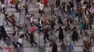 DANCE TRAIN STATION BELGIUM do-re-mi  The Sound of Music - Julie Andrews