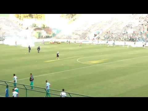 Briga entre jogadores e torcidas  Gama x Brasiliense