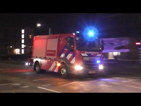 Brandweer met Spoed naar een Grote Brand in een school en Buurthuis in Haarlem aan de Stresemannlaan