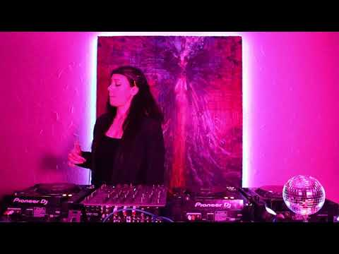 ILAYDA plays on SIAN's Twitch Channel ~ 1 hour of #Techno