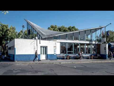 Miskolci hangosbemondó a debreceni autóbusz-állomáson (fiktív)