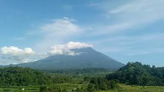 preview picture of video 'Gunung Agung Bali,  rabu 04 april 2018 jm 08.34 wita'