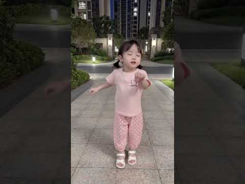 姨姨们，今天的我可爱不？#骗你生女儿 #这样的女儿你们喜欢吗 #萌娃跳舞 #萌娃搞笑日常