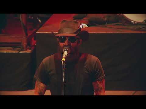 Cody Jinks - Somewhere In The Middle (Live at Red Rocks)