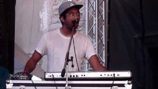 Toro Y Moi - Freak Love (live @ Creepy Teepee 2010)