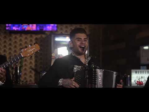 Danny Felix y Los de Finix - Ya Estan Cantando Los Gallos