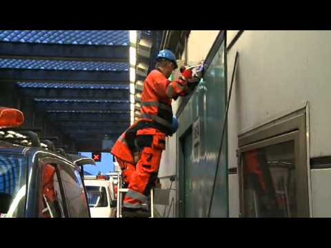 Bron fixas på natten