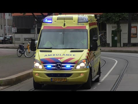 Verschillende Ambulances met spoed in Amsterdam
