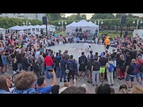 European foot freestyle. Tristan vs Jesse. What a great battle