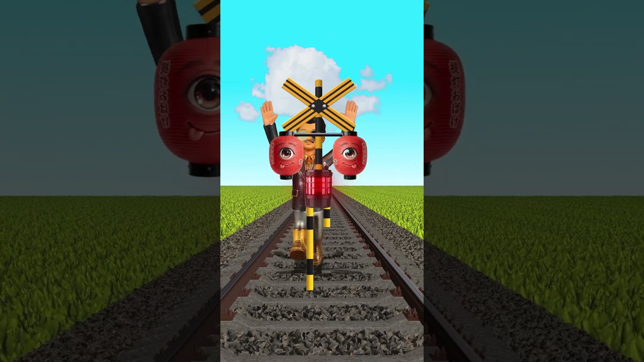 追いかけられる踏切ドール　#Shorts