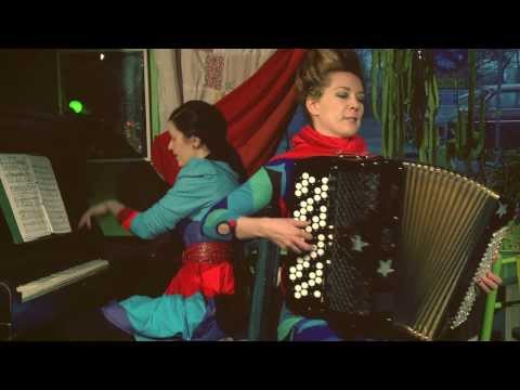 Duo Milla Viljamaa & Johanna Juhola: Tango hississä (Tango in an elevator)