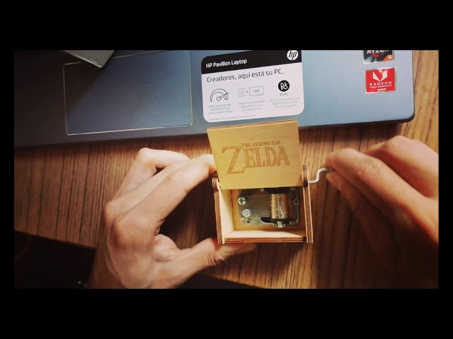 Vídeo relacionado con F CAJA DE MÚSICA CON MANIVELA NEGRA ANTIGUA DE MADERA